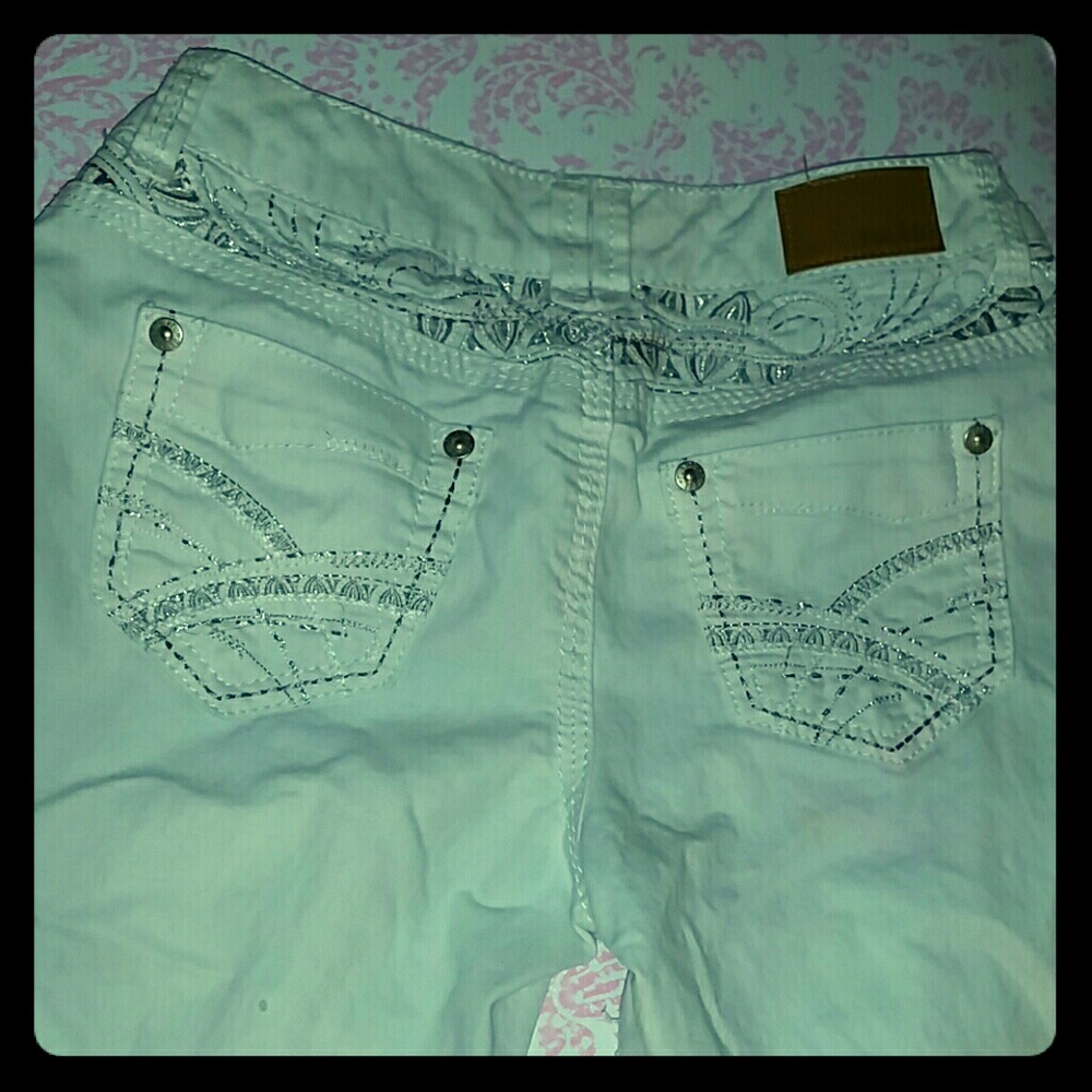 Bright white reflective silver threading capri